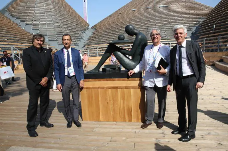 "La Conoscenza" di Paladino esposta nella Valle della Civiltà al Padiglione Zero