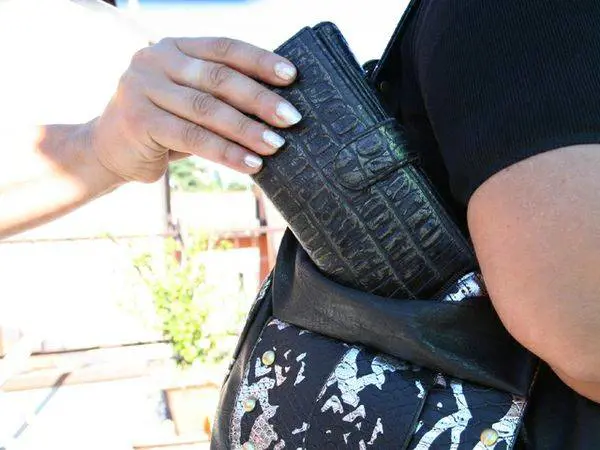 Immigrato irregolare molesta e borseggia tre turiste a Como