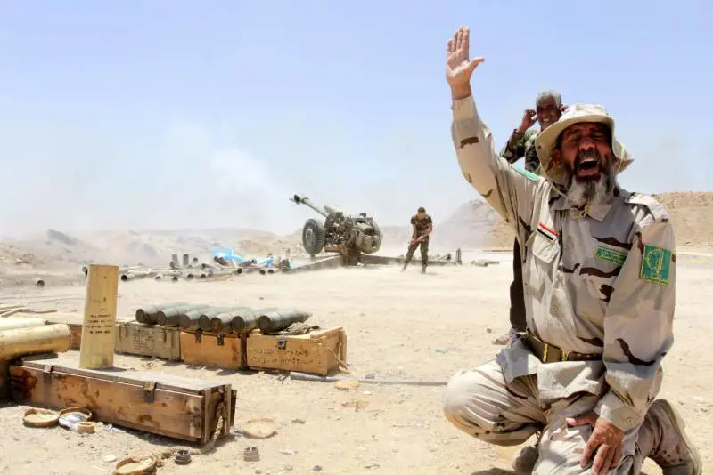 Uomini delle milizie Badr impegnati contro l'Isis a Saqlawiyah, a nord di Ramadi
