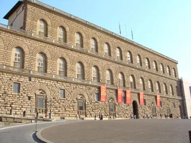 Palazzo Pitti, a Firenze, è stata la residenza del Granducato di Toscana. E' stata abitata dai Medici, dai Lorena e dai Savoia