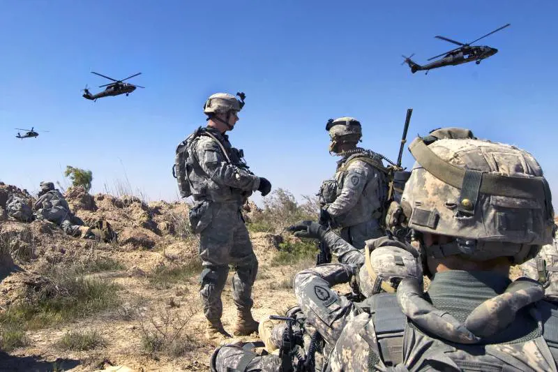 Escalation e americani in fuga dal Medio Oriente: cosa rischiano ora gli Usa