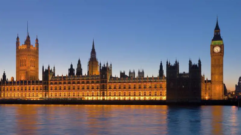 Londra vuole chiudere le frontiere. ​Tremano migliaia di italiani