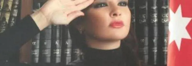L'ex Miss di bellezza diventa hacker: "Combatto l'Isis come attivista sul web"