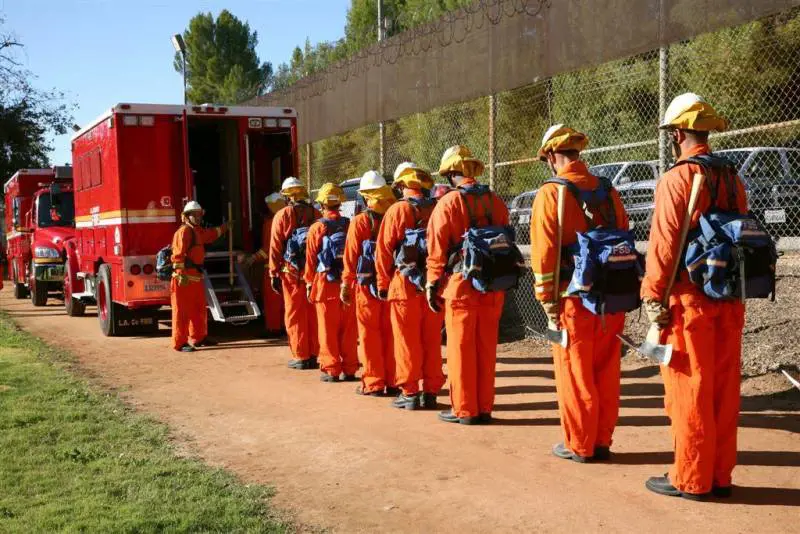 California, quei carcerati che spengono gli incendi