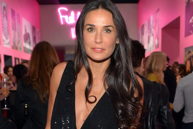 Usa, cadavere nella piscina di Demi Moore: affogato durante una festa
