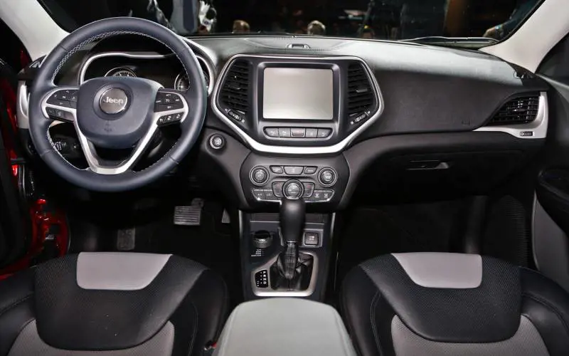 Fca richiama 1,4 mln veicoli per problemi hackeraggio
