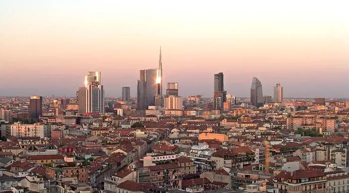 Gli stranieri che si comprano Milano