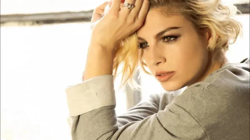 Emma a Capri con Borriello: "Sono innamorata e felice"