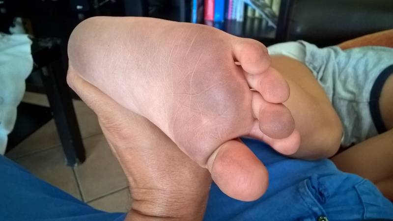 I piedi sporchi postati da Vito Crimi su Facebook