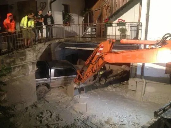 "Un boato, poi è arrivata tutta quell'acqua nera"