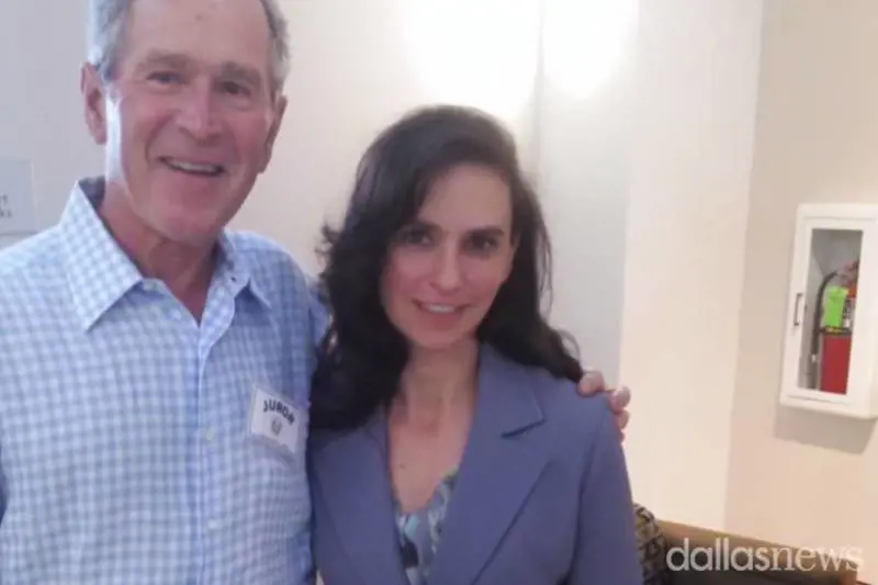 L'ex presidente Bush in tribunale con l'interprete Terrell Eustice