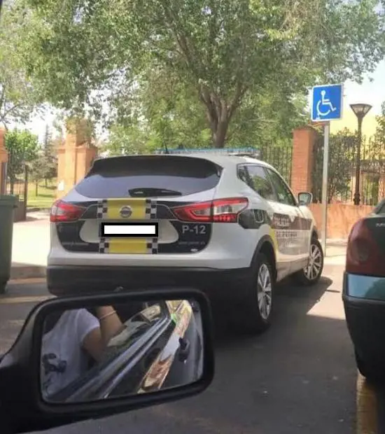 "Mi pagate con soldi falsi, i fiori non ve li vendo". E i rom chiamano il 113