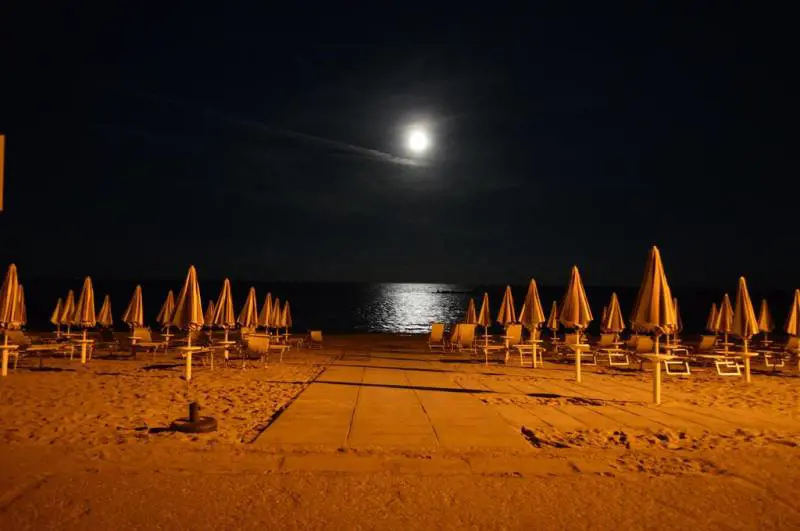 15enne stuprata in spiaggia A Jesolo si cerca uno straniero