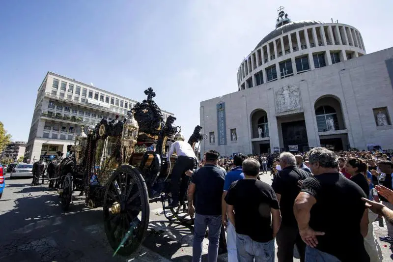 Per il boss Casamonica ​funerale stile "Padrino"