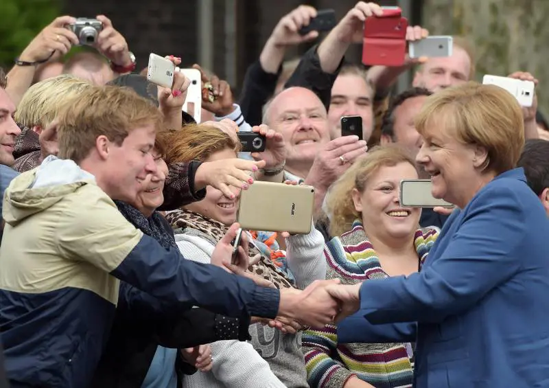 Merkel: "Germania accoglierà i profughi siriani"