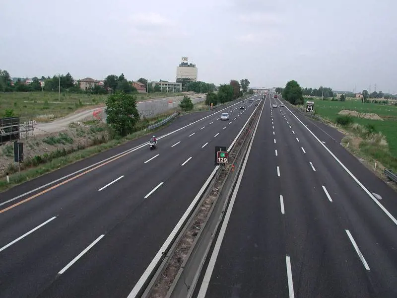 A1 chiusa per disinnescare ordigno