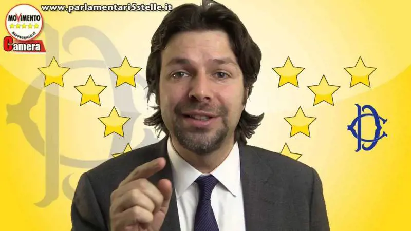 Il M5S attacca i ciellini in casa: "Siete lobby di denaro e potere"