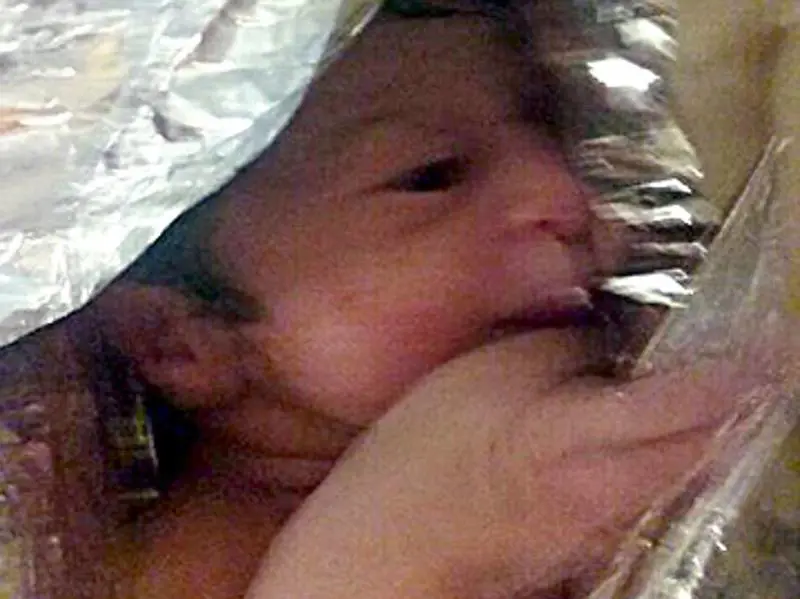 Speranza, la neonata nata nel caos della stazione di Budapest