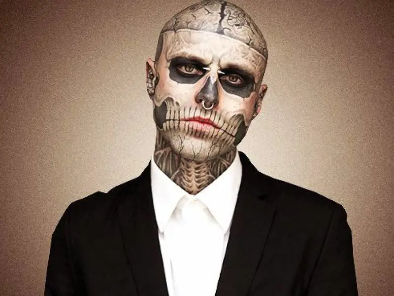 Tatuaggi sul viso. Come non farli