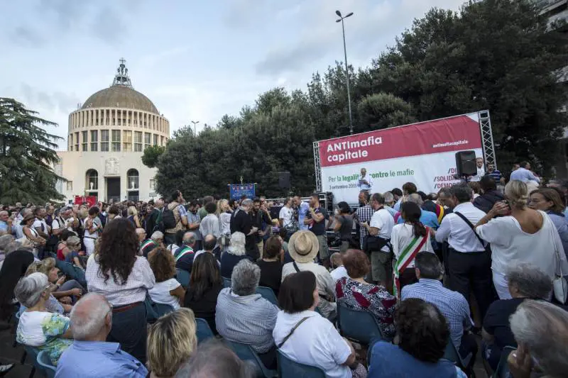 "Pd non credibile nella lotta ai clan" Quelli che si sfilano dal corteo farsa