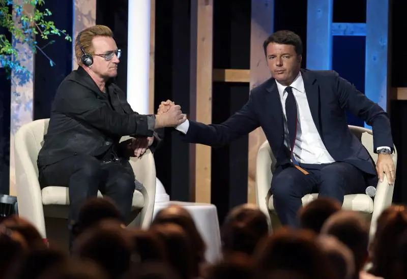 Anche Bono ci fa la predica: "Non chiamateli più migranti"