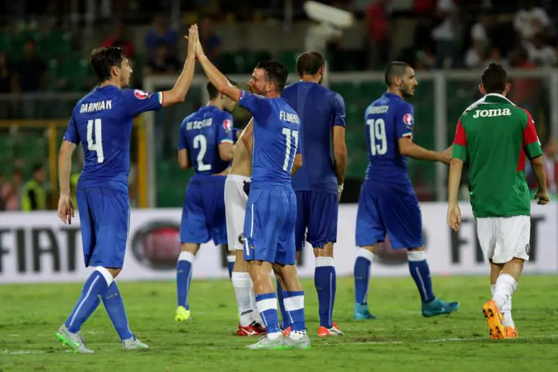 Nazionale, striscione "omaggio" alle norvegesi: "Qui non per il pallone, ma..."