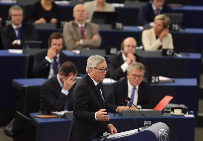 Migranti, Juncker predica l'accoglienza "La Ue ha bisogno di nuovi talenti"