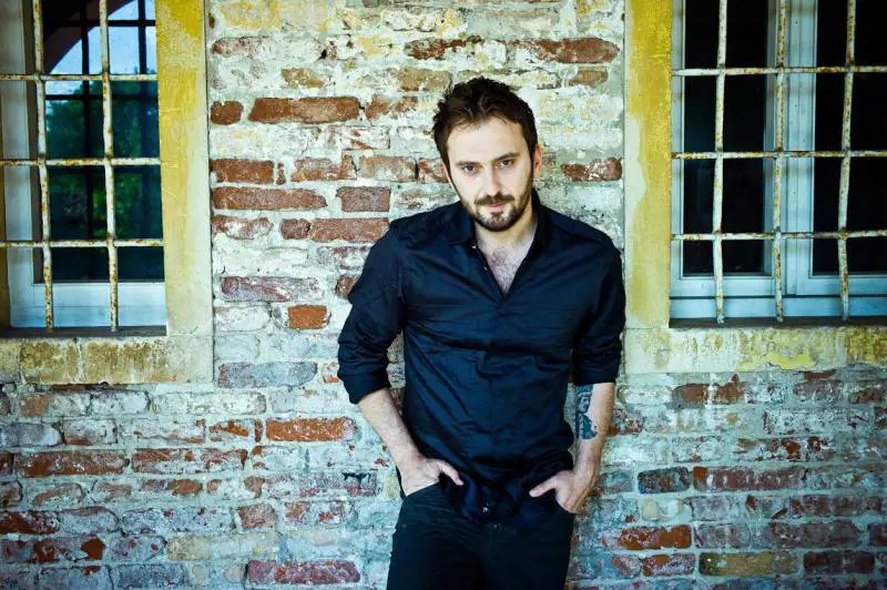 Cremonini a cuore aperto: "Nel mio libro dialogo con i demoni della vita"