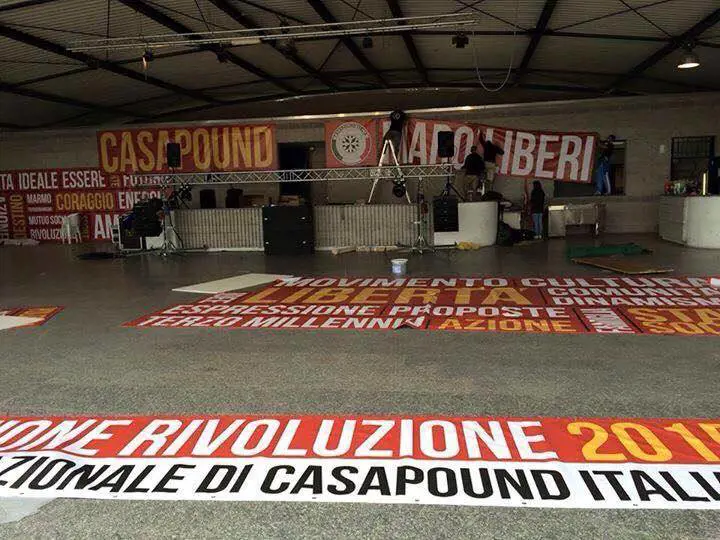 Festa vietata a CasaPound, black bloc liberi di spaccare