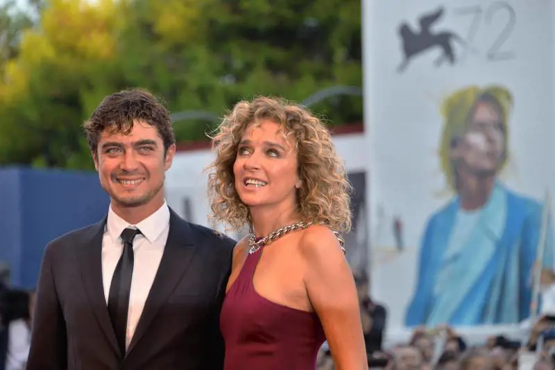 La voce su Scamarcio: "Garrone lo ha preso a sberle"