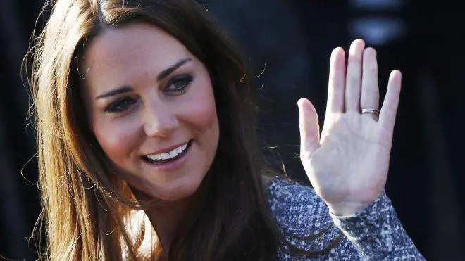 Kate Middleton abbraccia la frangetta