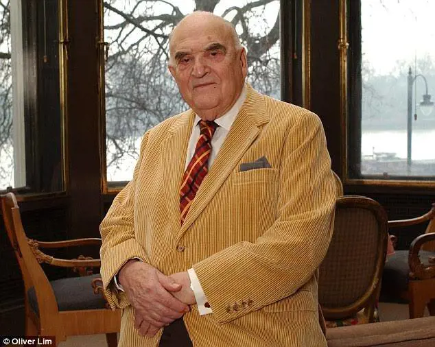 La missione dello Schindler che li salva anche con l'aereo