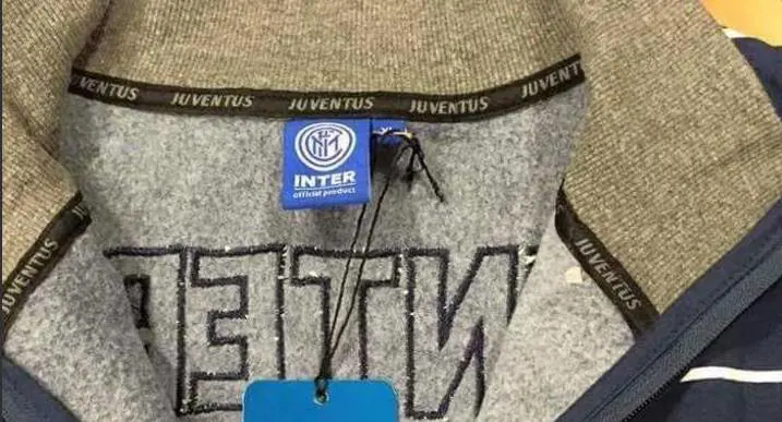 La felpa dell'Inter con la scritta "Juve" fa il giro del web
