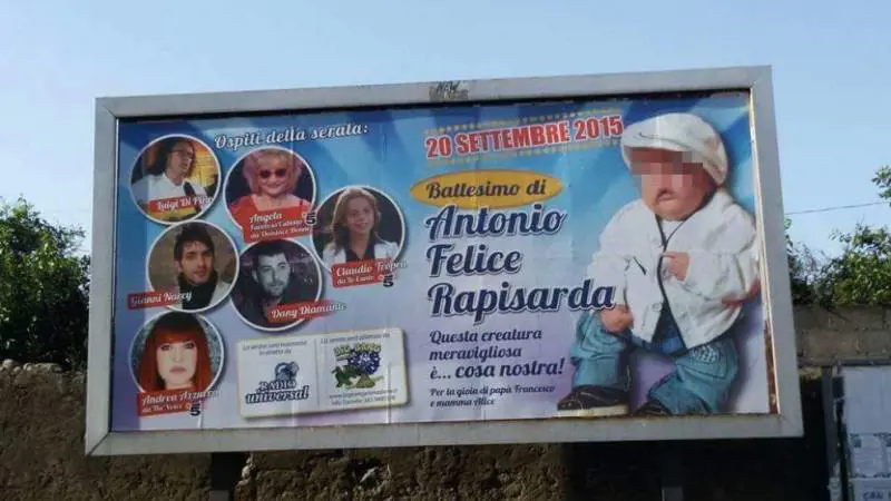 Il manifesto per il battesimo del figlio del boss: "È cosa nostra"
