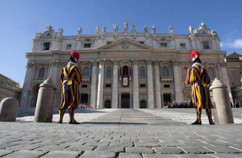 Il Papa apre le porte di casa a quattro profughi cristiani