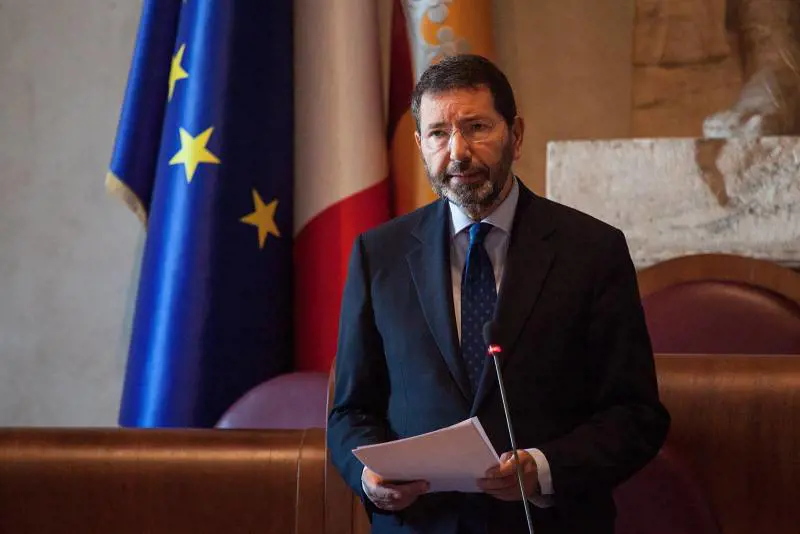 Marino, cene e auto di lusso: 53mila euro a spese dei romani