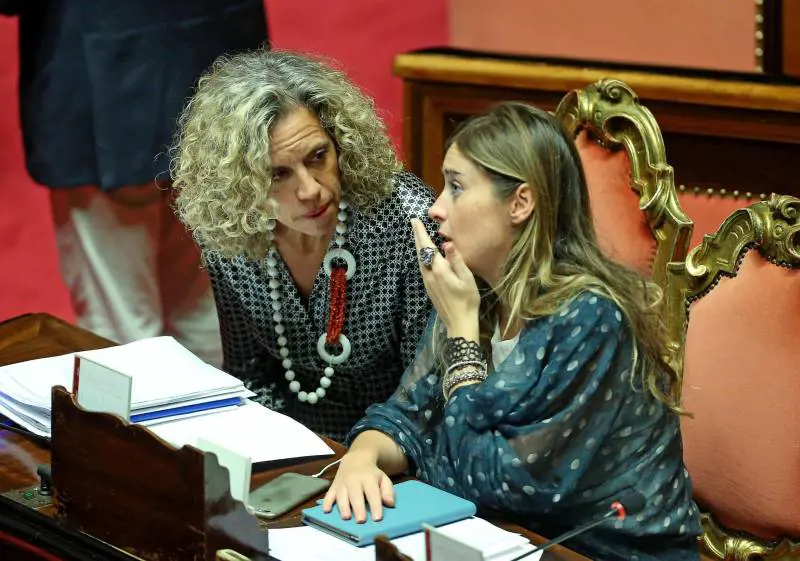 Riforme: Boschi: "Niente veti". Calderoli a Grasso: "Legga il regolamento"