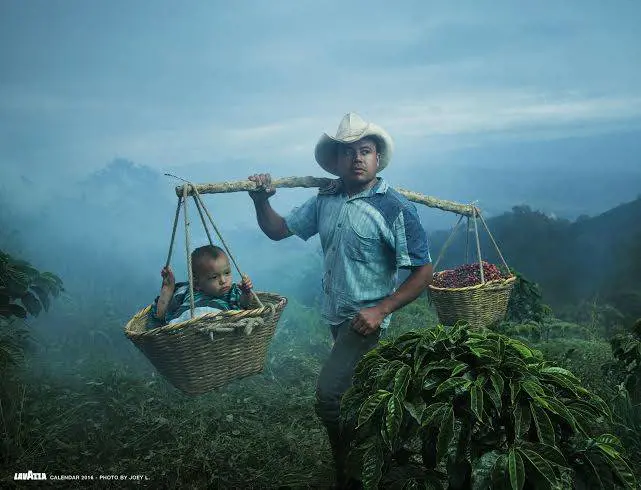 Un caffè lungo (un anno) celebra gli "eroi della terra"