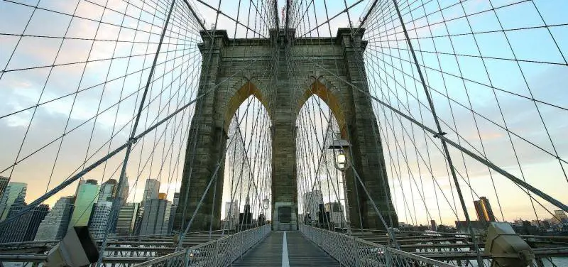 Un lunghissimo ponte per fare shopping nella New York di Natale