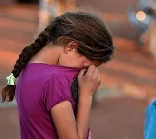 Iniettava urina nella vene della figlia, arrestata nota blogger australiana 