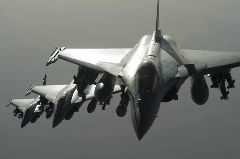 Raid russi in Siria contro lo Stato islamico. Usa: "Si fermi"