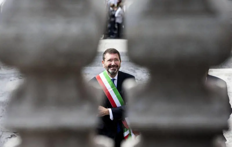 Il Pd prepara l'addio a Marino: pressing dimissioni