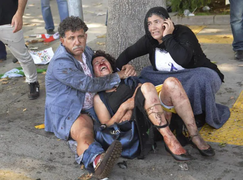 Attentato al corteo pacifista. Cento morti e Turchia nel caos