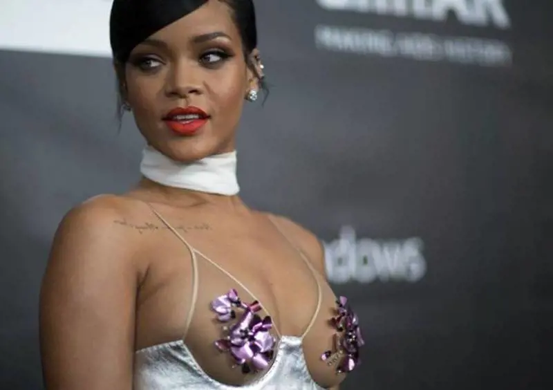 Rihanna: "Ho la fobia della vagina profonda"
