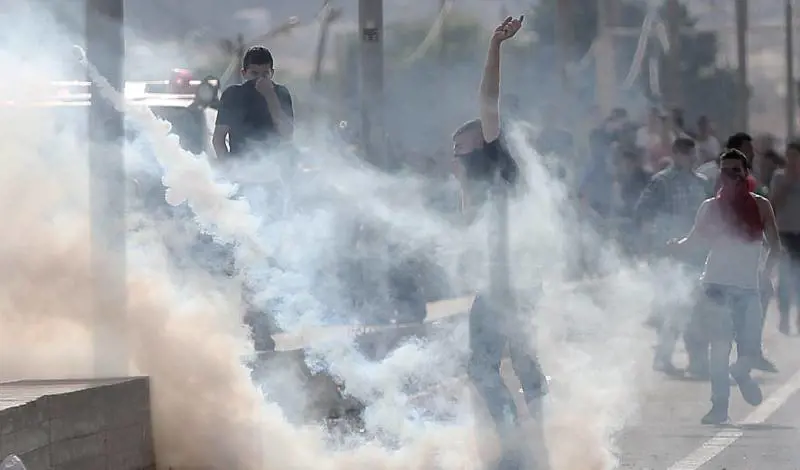 Scontri con le truppe israeliane al confine con Gaza