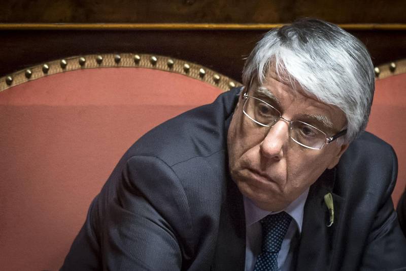 "Pensavo mi avessero rubato l'auto...". La disavventura di Giovanardi