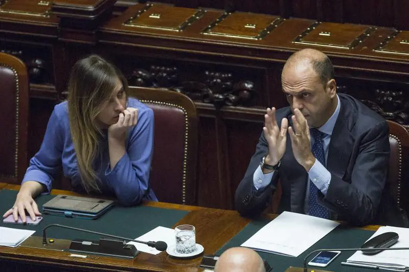 Unioni civili, Boschi ci ripensa: "Libertà di coscienza su adozioni"