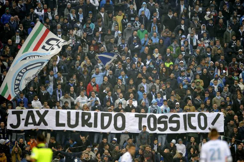 Gaffe di J-Ax sulla Lazio, gli ultrà non lo perdonano