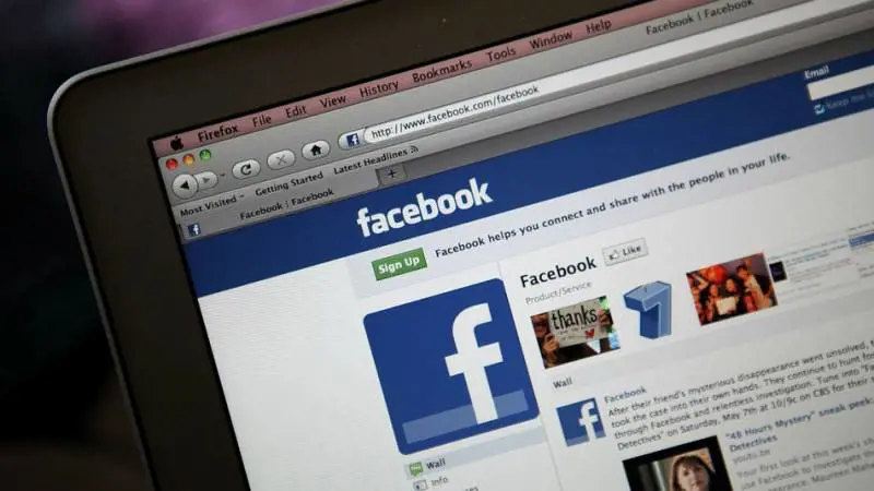 Ora Facebook ti avvisa se il governo ti spia