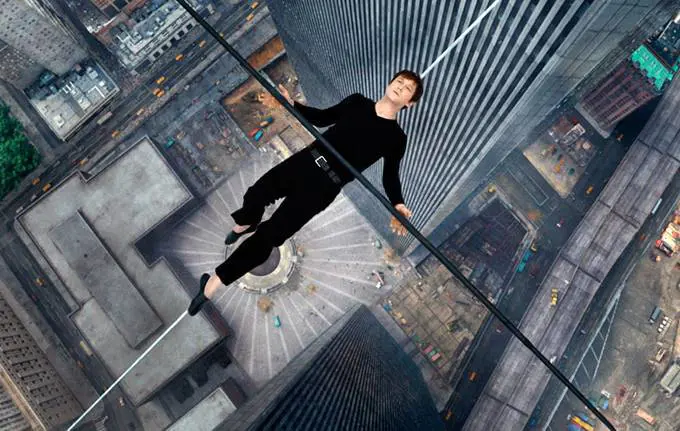 Fa venire le vertigini l'uomo che cammina tra le Torri Gemelle
